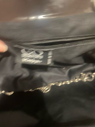 Zapatos de salón Gloria Ortiz y bolso a juego.