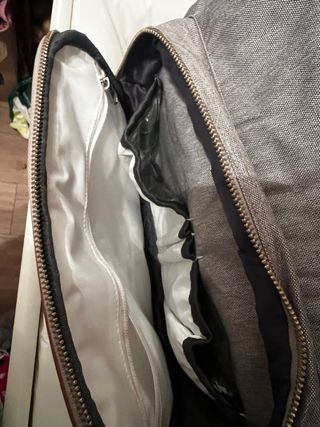 Mochila cambiador bebé gris