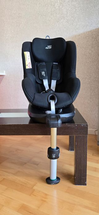 Britax Römer Dualfix 2 R + Reductor para bebé.