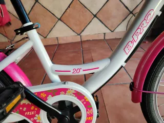 Bicicleta infantil niña 20" blanca y rosa
