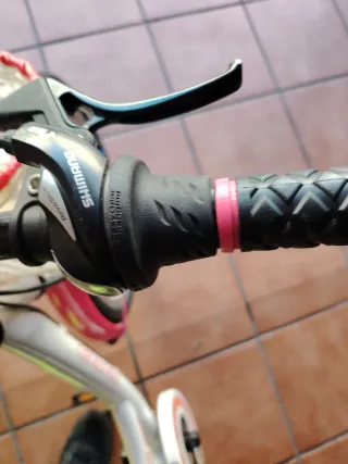 Bicicleta infantil niña 20" blanca y rosa