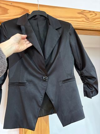 Americana negra con brillo