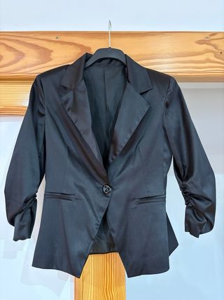 Americana negra con brillo