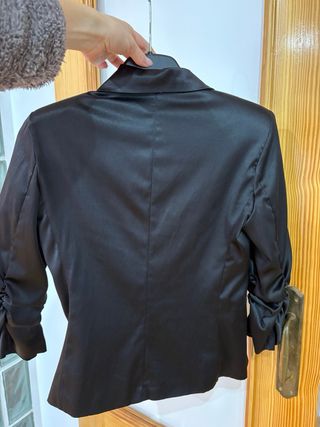 Americana negra con brillo