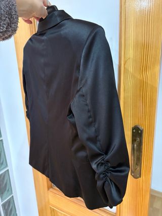 Americana negra con brillo