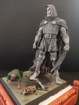 Figuras Marvel Dr. Doom 17cm