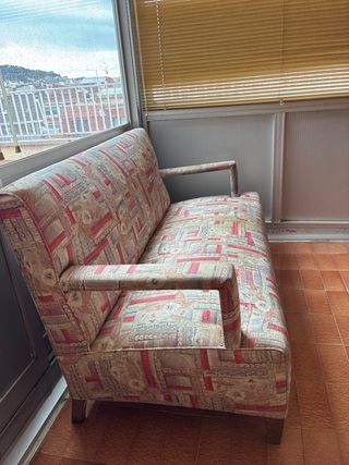 Sofá antiguo tela beige y rojo