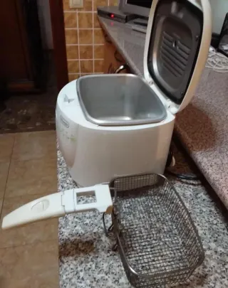 Freidora DeLonghi Blanca