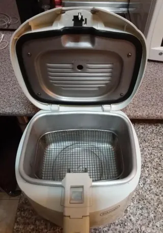Freidora DeLonghi Blanca