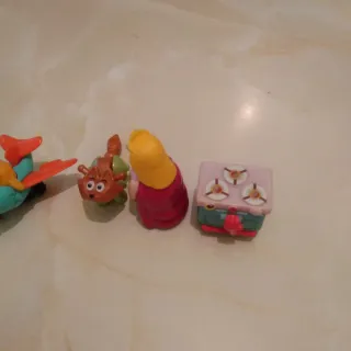 Muñecos Huevo Kinder