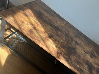 Mesa baja industrial madera y metal, esta sin usar