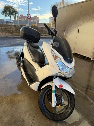 Honda PCX 125cc 2012 con cajón