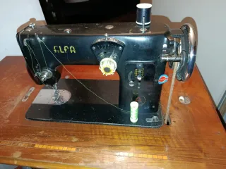 Máquina de coser antigua