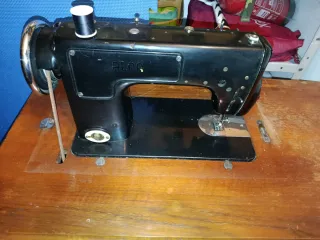 Máquina de coser antigua