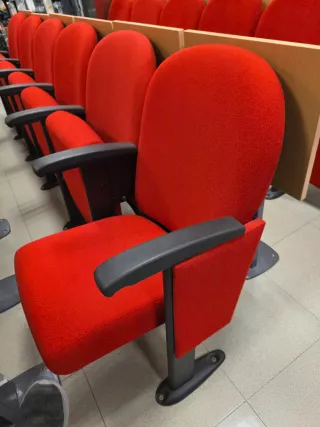 Butacas y mesas para colectividades