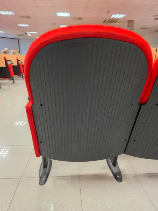 Butacas y mesas para colectividades