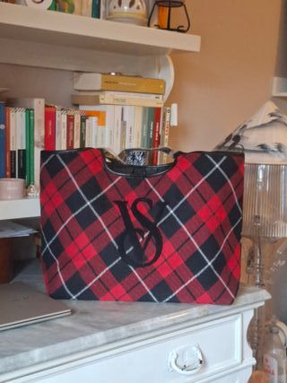 Borsa Victoria's Secret a quadri