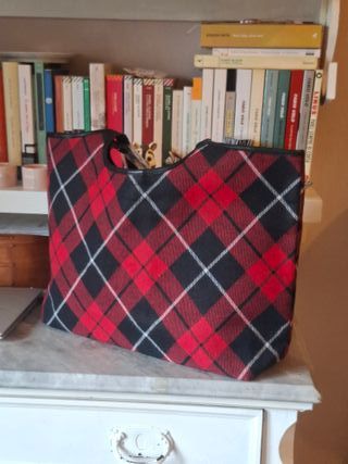 Borsa Victoria's Secret a quadri