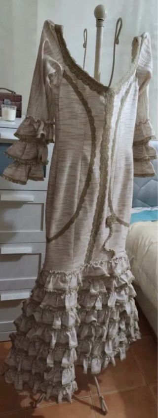 Traje de Flamenca Beige y Dorado