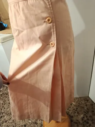 Falda rosa con botones
