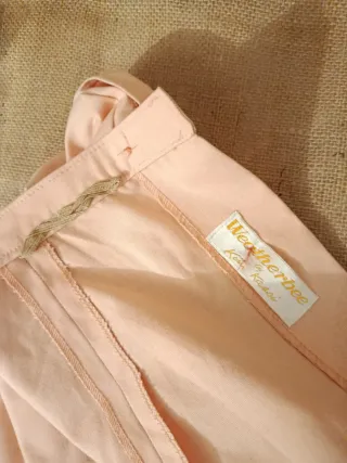 Falda rosa con botones