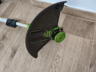 Desbrozadora eléctrica Greenworks a batería