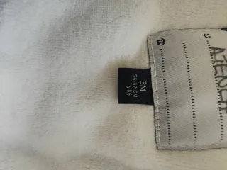 Buzo de bebé gris con estrellas