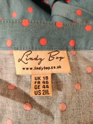 Vestido verde con lunares en color coral