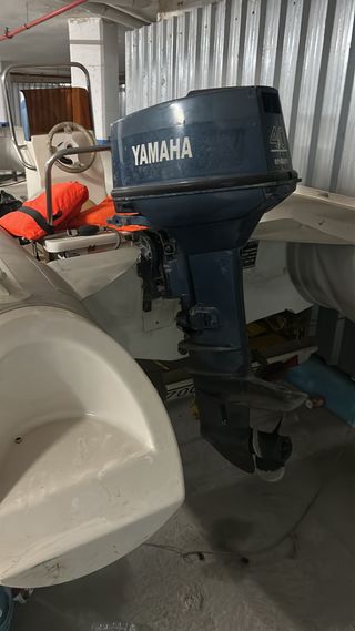 Embarcación semirrígida 5m + remolque + motor Yama