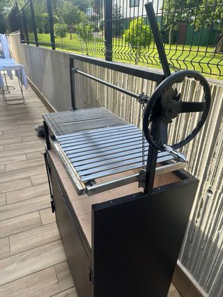 Barbacoa de hierro con parrilla de acero inox