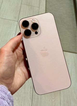 iPhone 16 Pro Max Dorado Titanio