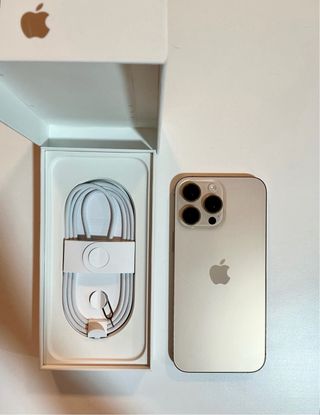 iPhone 16 Pro Max Dorado Titanio