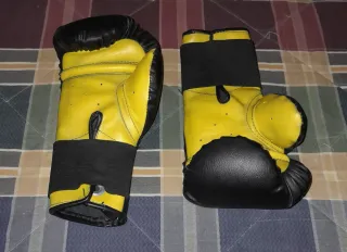 Guantes de Boxeo MGA Negros