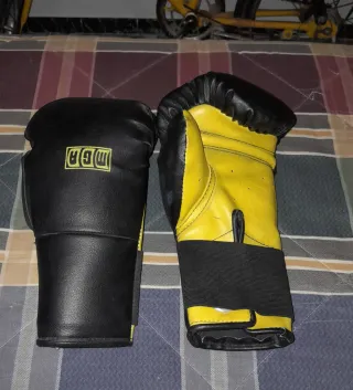Guantes de Boxeo MGA Negros