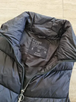 Chaleco acolchado STRADIVARIUS negro talla S