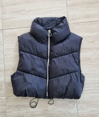 Chaleco acolchado STRADIVARIUS negro talla S