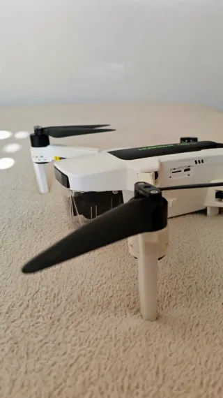Pacchetto completo con drone Hubsan Zino 2+