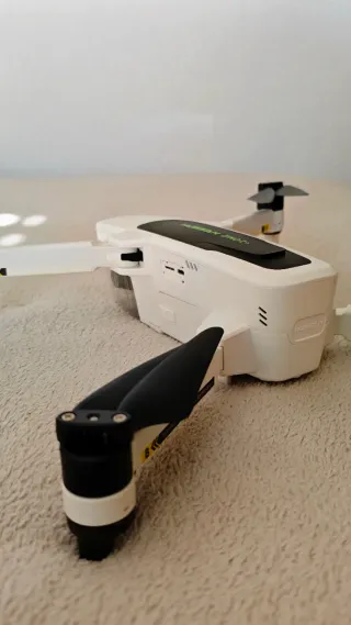 Pacchetto completo con drone Hubsan Zino 2+