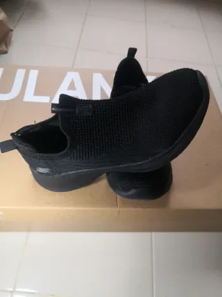 Skechers negras talla 37