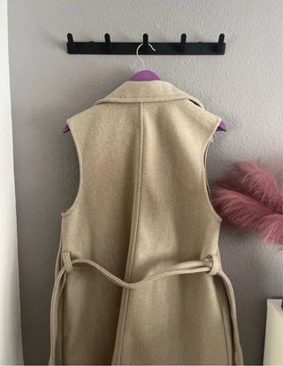 Chaleco paño beige con cinturón