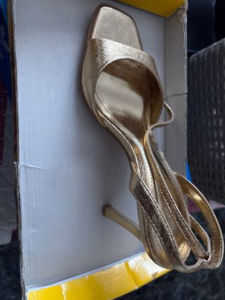 Sandalias tacón doradas