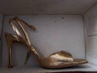 Sandalias tacón doradas