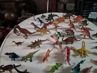 Lote de dinosaurios de juguete