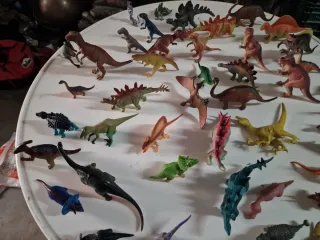Lote de dinosaurios de juguete