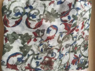 Lote 4 foulard con stampa