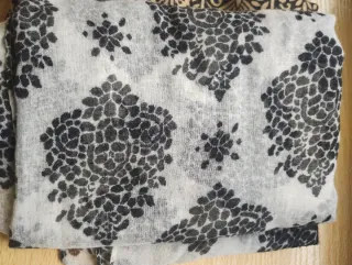 Lote 4 foulard con stampa