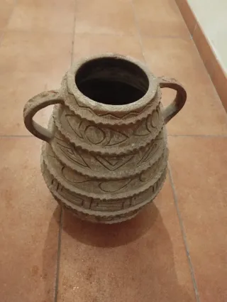 Macetero de terracota decorado