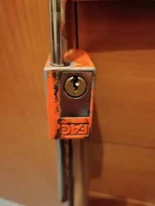 Barra antirrobo coche  marca FAC