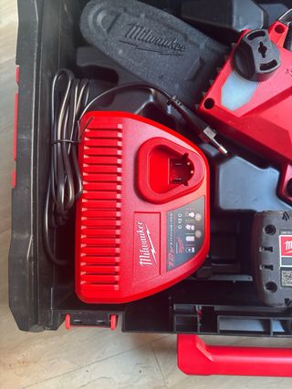 Milwaukee M12 Sierra de poda