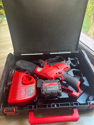 Milwaukee M12 Sierra de poda